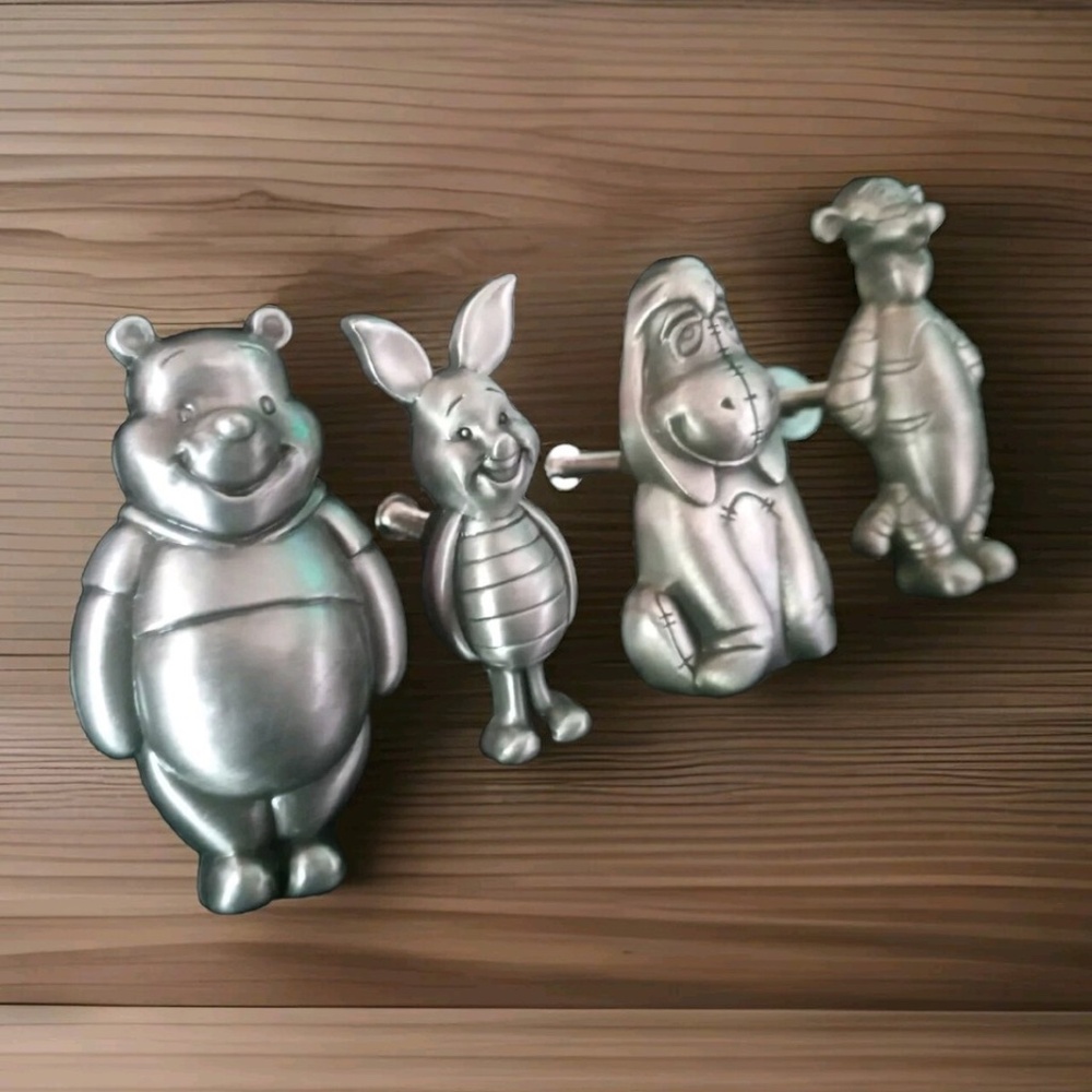 NEW IN BOX - Disney " Winnie The Pooh " DRAWERS PULLS - Set Of 4. Nice